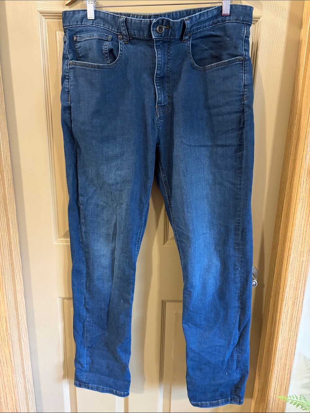 Black Diamond Men's Slim Straight Jeans in Dark Blue Wash Size 36/32
